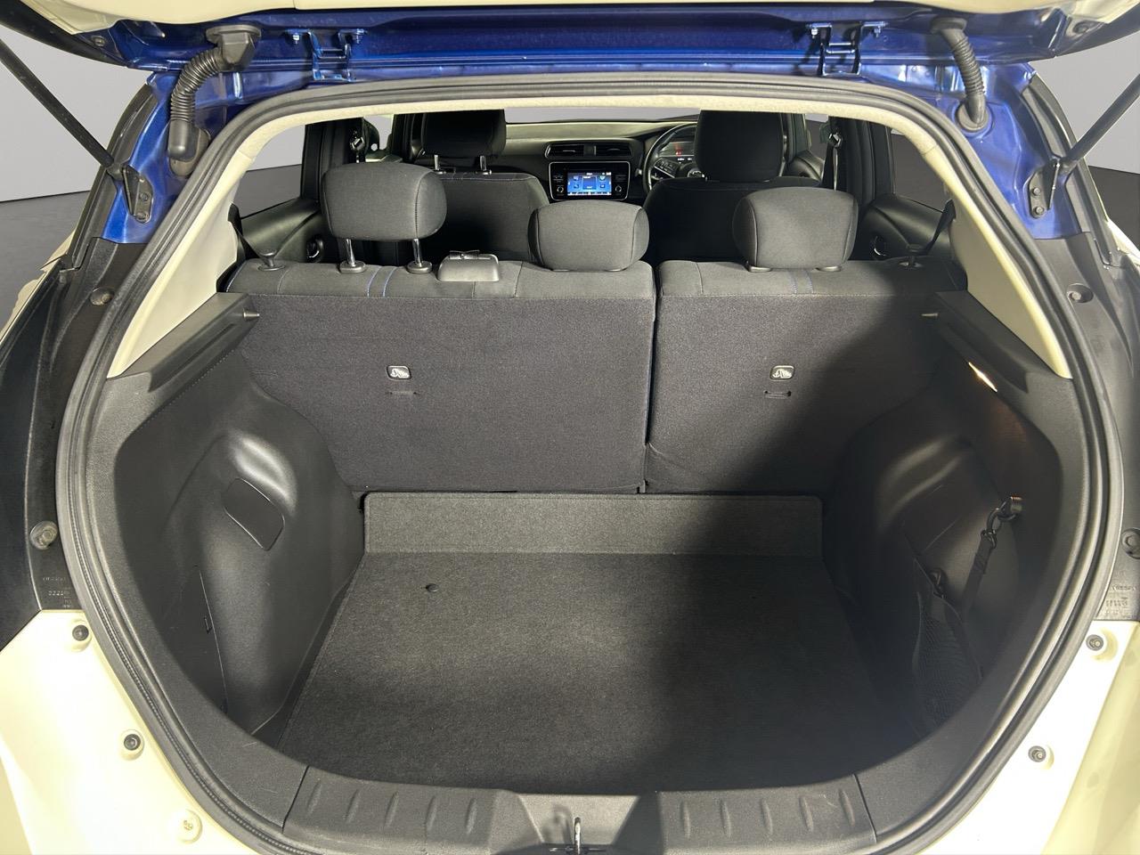 2018 Nissan Leaf 40S Late Model Hatchback REVESING CAMEIA + PUSH START + HEATED SEATS