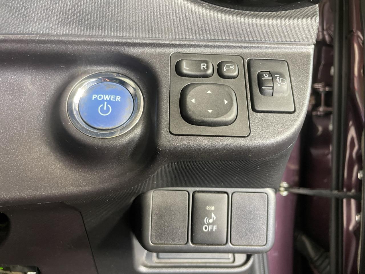 2015 Toyota Aqua Facelift Model S Hatchback REVERSING CAMERA + AUTO LIGHTS + PUSH BUTTON START