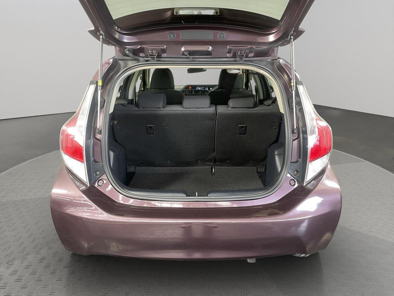 2015 Toyota Aqua Facelift Model S Hatchback REVERSING CAMERA + AUTO LIGHTS + PUSH BUTTON START