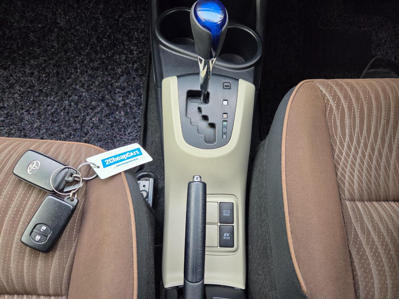 2014 Toyota Aqua G Hatchback SMART KEY + REVERSING CAMERA + PUSH START