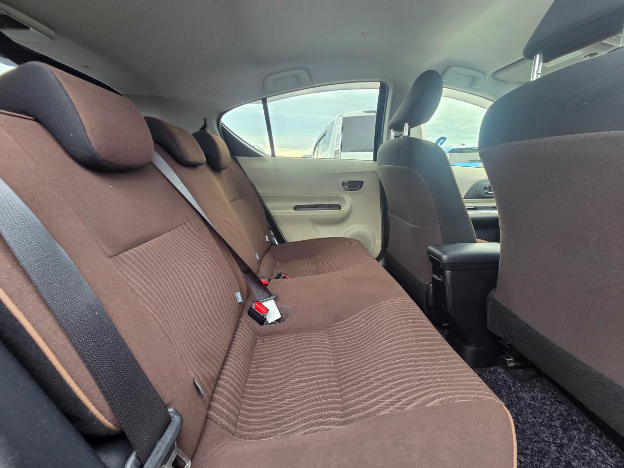 2014 Toyota Aqua G Hatchback SMART KEY + REVERSING CAMERA + PUSH START