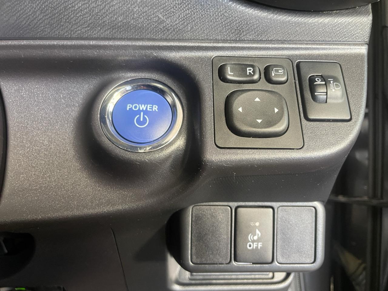 2015 Toyota Aqua Facelift Model S Hatchback REVERSING CAMERA + AUTO LIGHTS + PUSH START