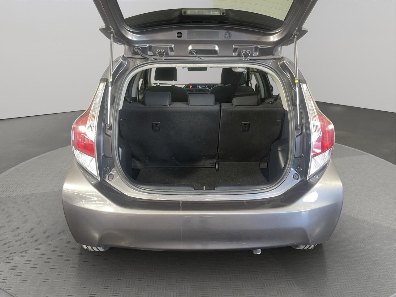 2015 Toyota Aqua Facelift Model S Hatchback REVERSING CAMERA + AUTO LIGHTS + PUSH START