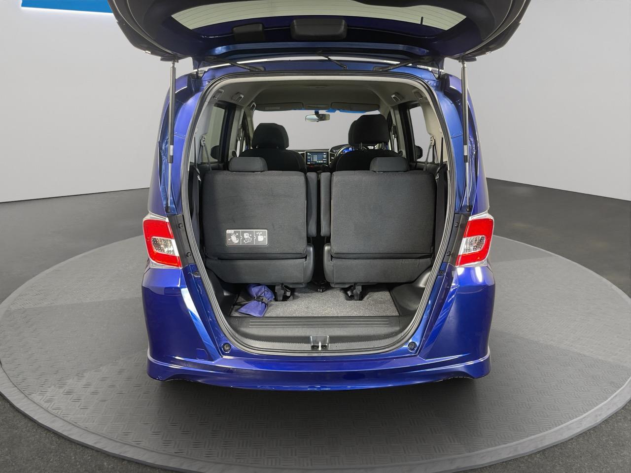 2014 Honda Freed Hybrid People Mover POWER SLIDING DOOR + REVERSING CAMERA