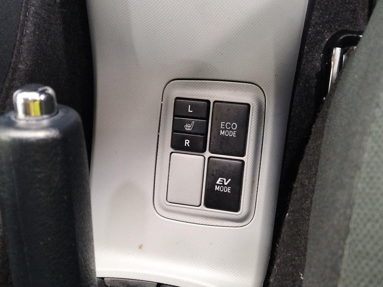 2014 Toyota Aqua S Hatchback HEATED SEATS + PUSH BUTTON START + AUTO LIGHTS 