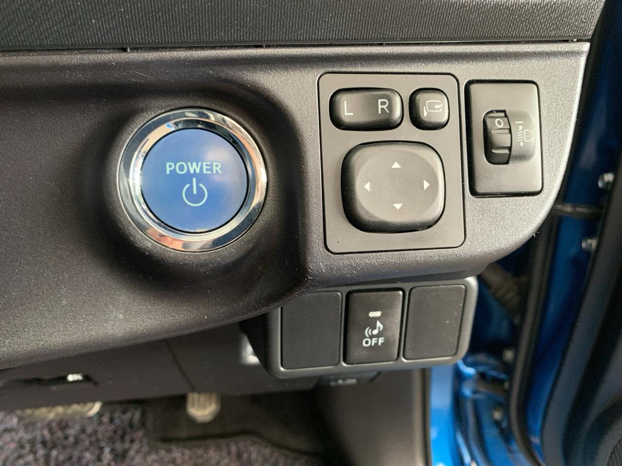 2015 Toyota Aqua Hybrid Hatchback LOW KMS + REVERSING CAMERA + AUTO LIGHTS