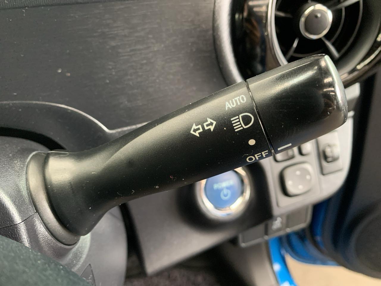 2015 Toyota Aqua Hybrid Hatchback LOW KMS + REVERSING CAMERA + AUTO LIGHTS