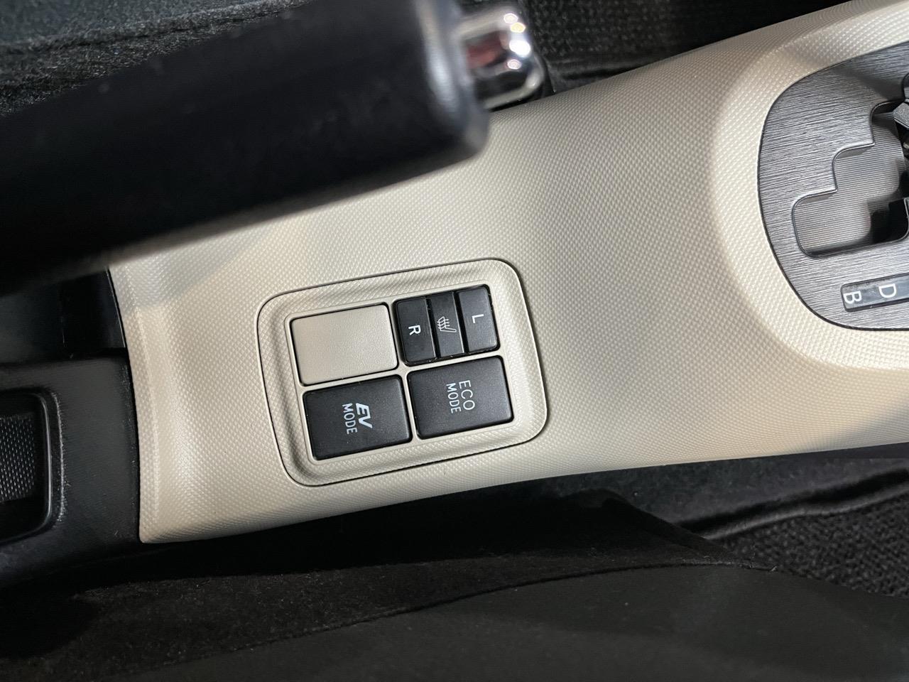 2012 Toyota Aqua G Hatchback HEATED SEATS + REVERSING CAMERA + SMART KEY