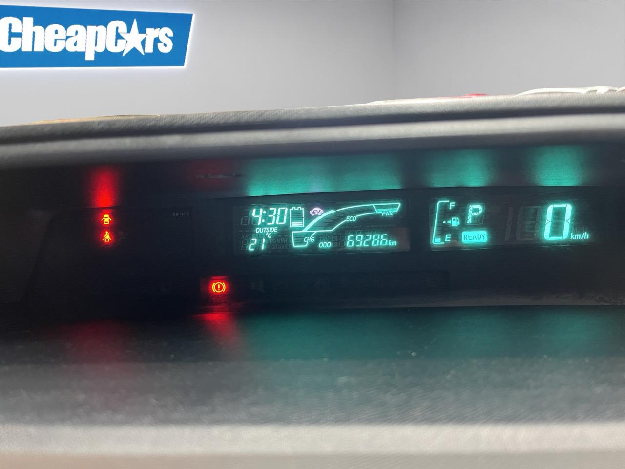 2012 Toyota Aqua G Hatchback HEATED SEATS + REVERSING CAMERA + SMART KEY