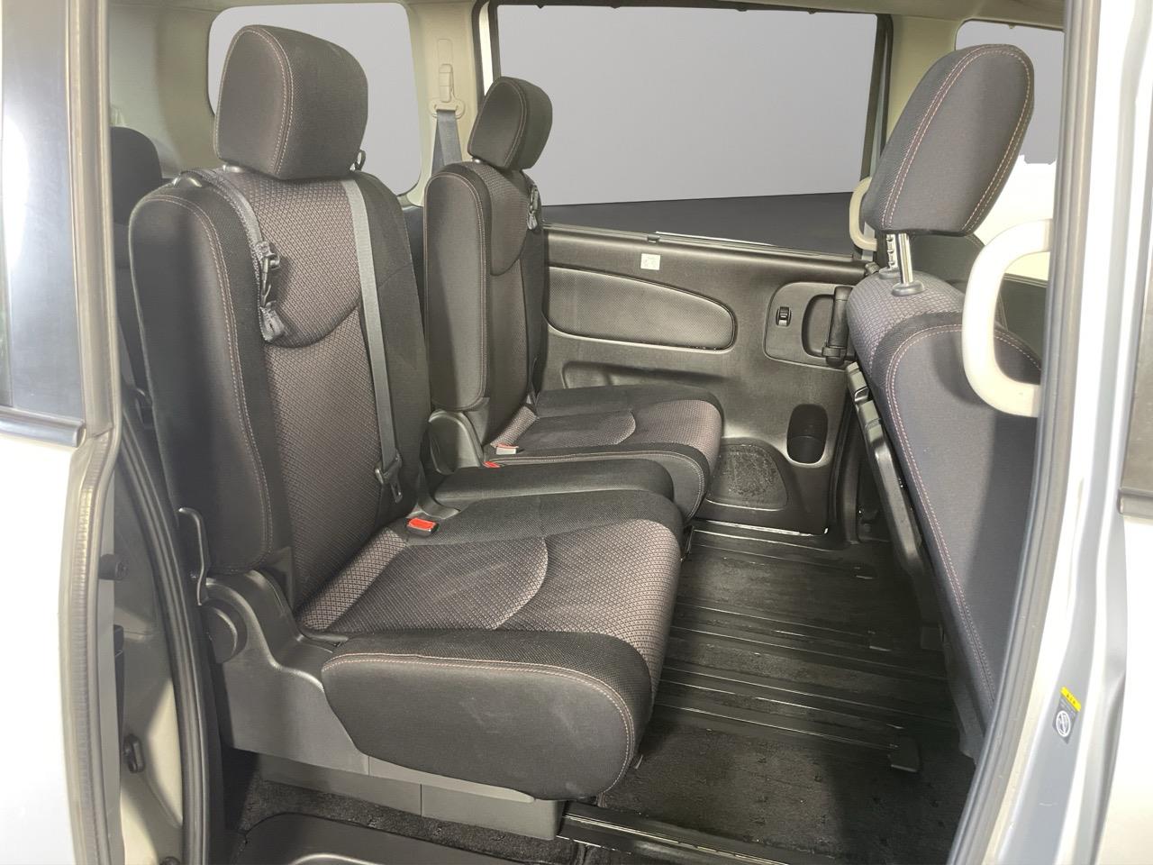 2013 Nissan Serena Hybrid People Mover REVESING CAMERA + PUSH SRART + AUTO LIGHTS