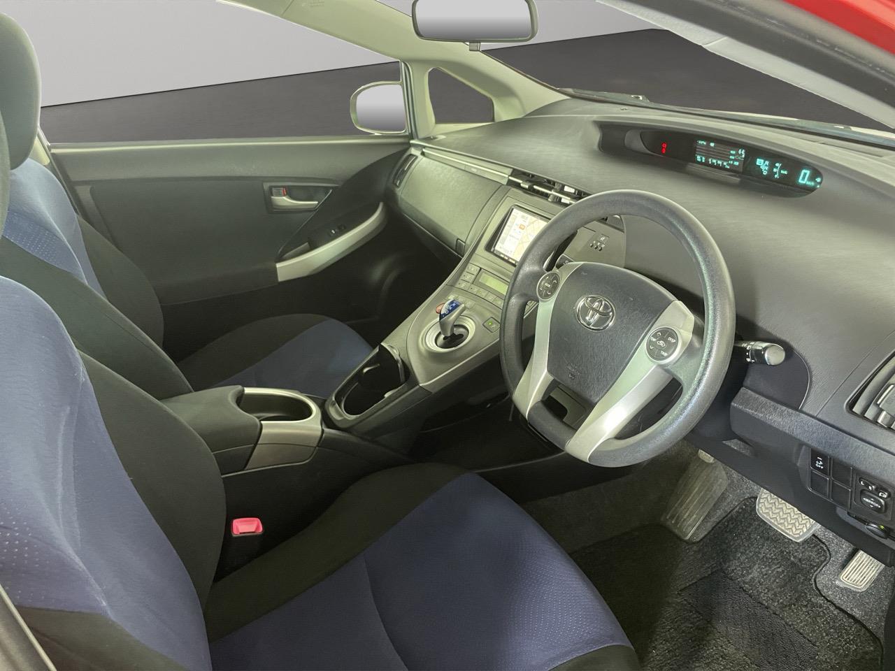 2012 Toyota Prius S Station Wagon REVERSING CAMERA + AUTO LIGHTS + PUSH START