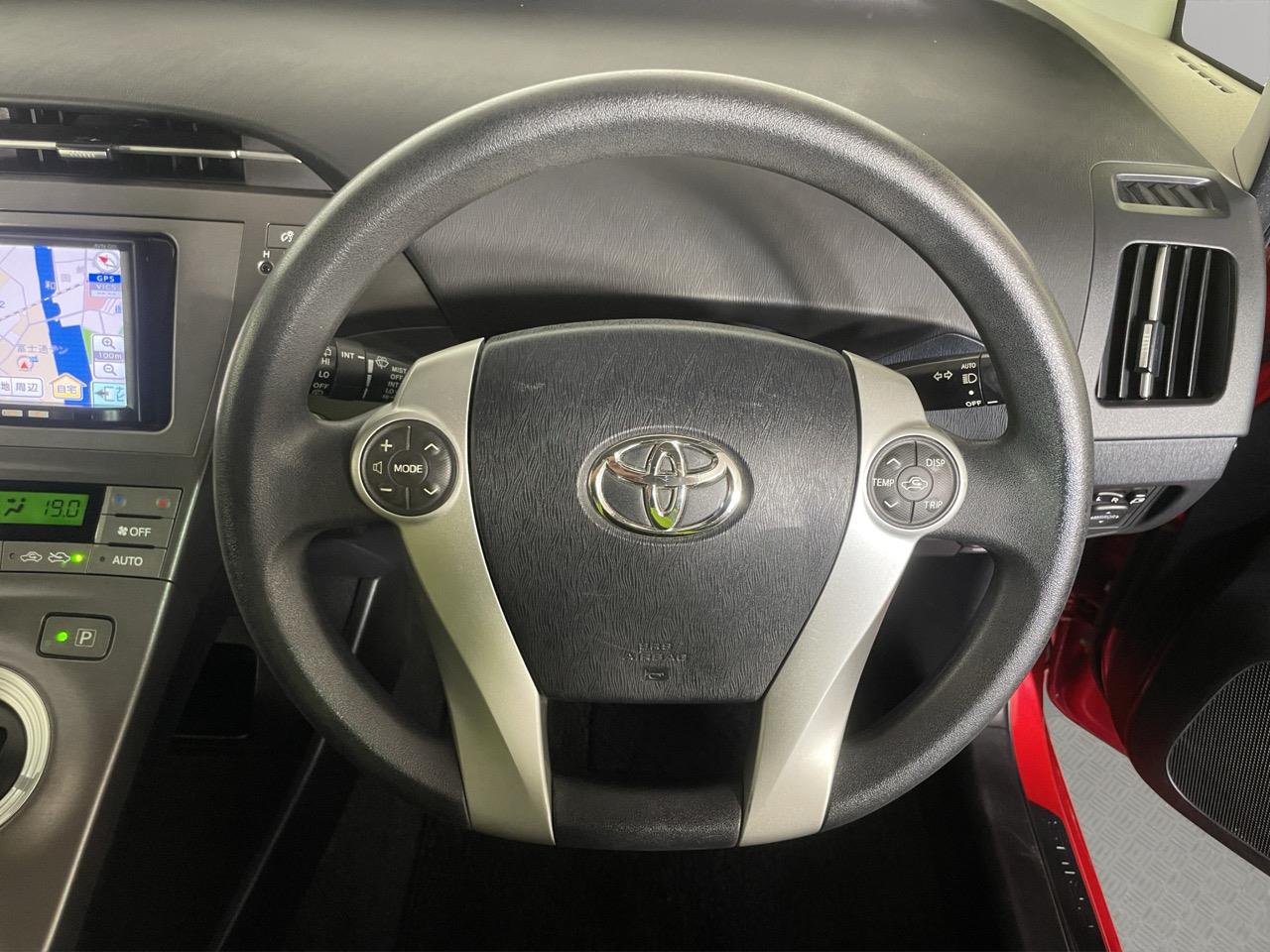 2012 Toyota Prius S Station Wagon REVERSING CAMERA + AUTO LIGHTS + PUSH START