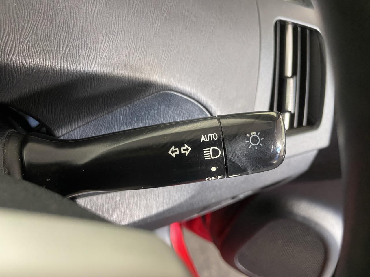 2012 Toyota Prius S Station Wagon REVERSING CAMERA + AUTO LIGHTS + PUSH START