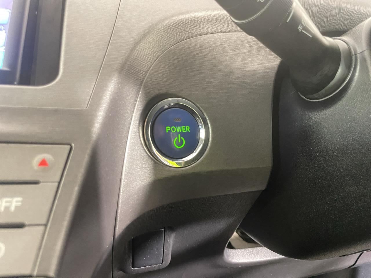 2012 Toyota Prius S Station Wagon REVERSING CAMERA + AUTO LIGHTS + PUSH START