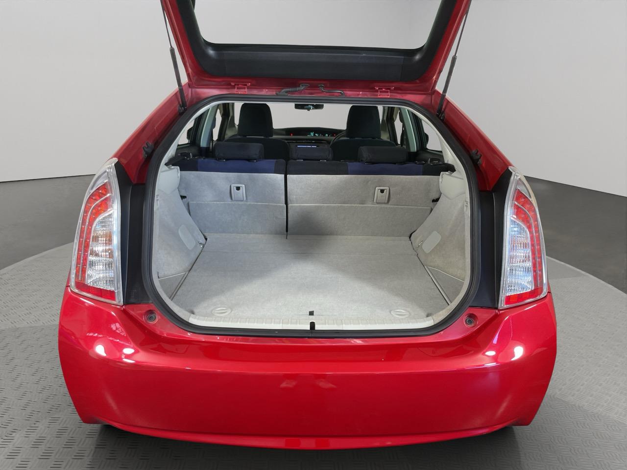 2012 Toyota Prius S Station Wagon REVERSING CAMERA + AUTO LIGHTS + PUSH START