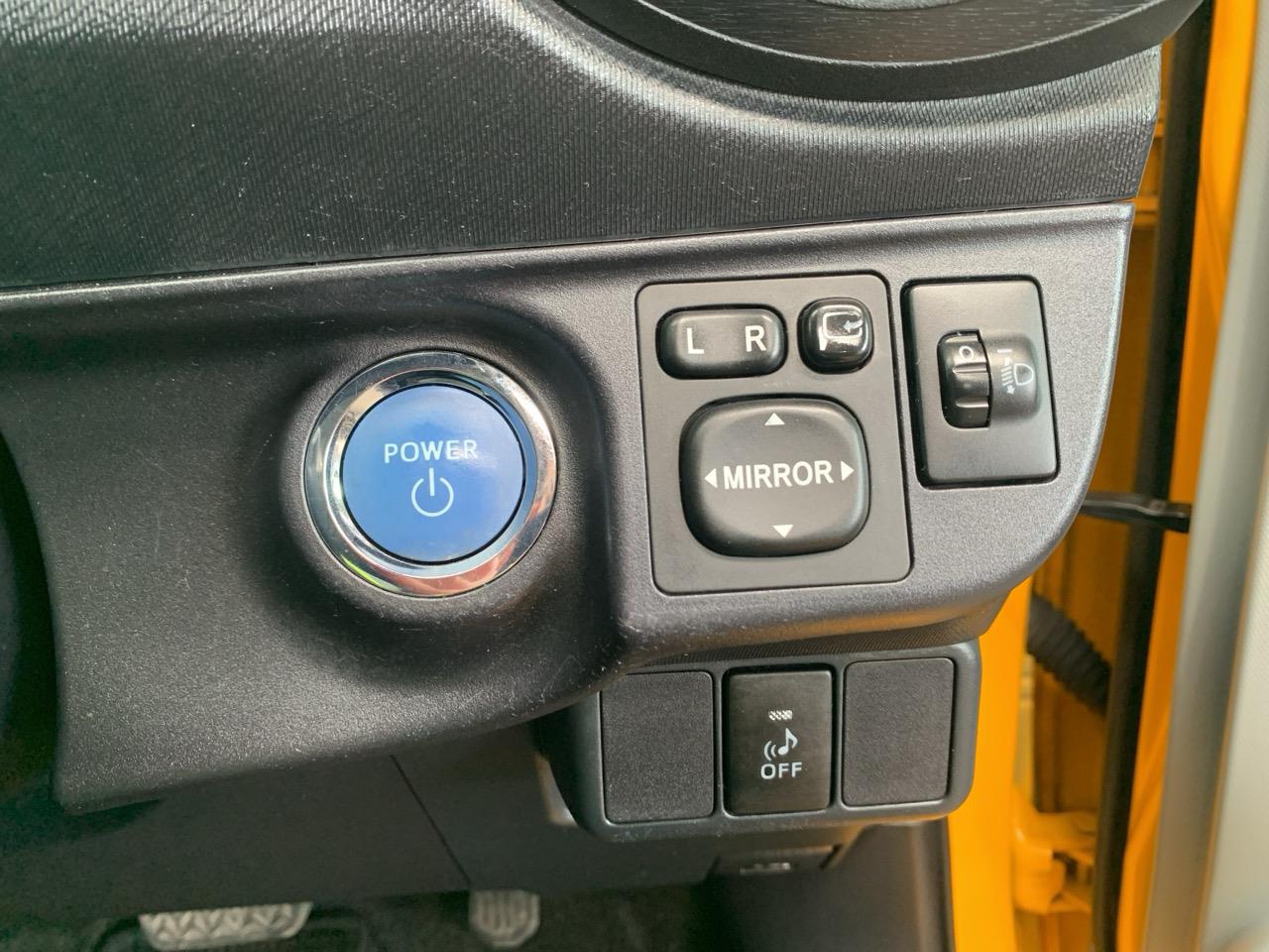 2013 Toyota Aqua S Hatchback REVERSING CAMERA + PUSH BUTTON START + AUTO LIGHTS