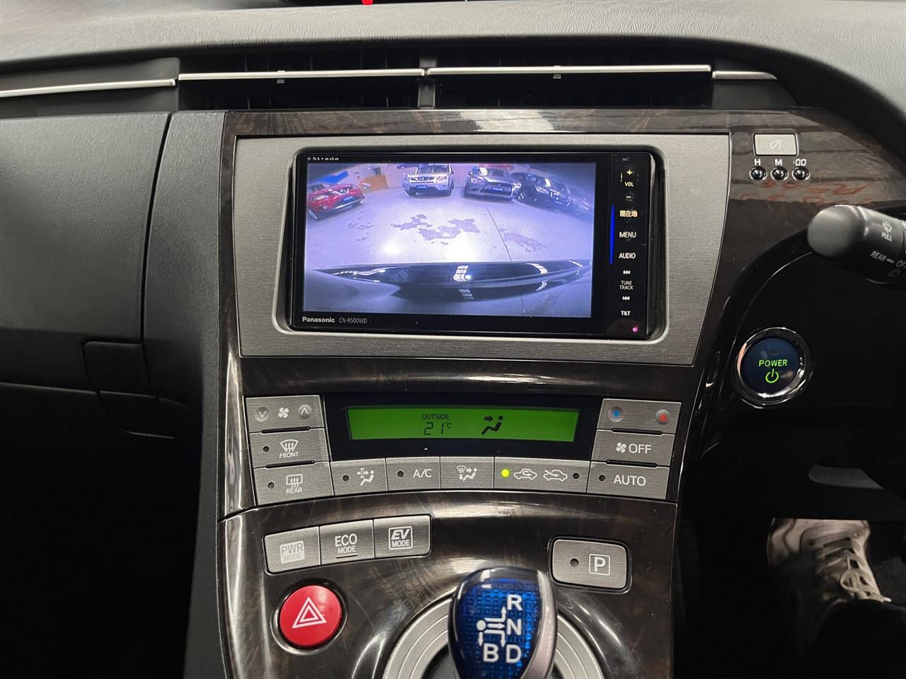 2013 Toyota Prius S Hatchback REVERSING CAMERA + AUTO LIGHTS + SMART KEY