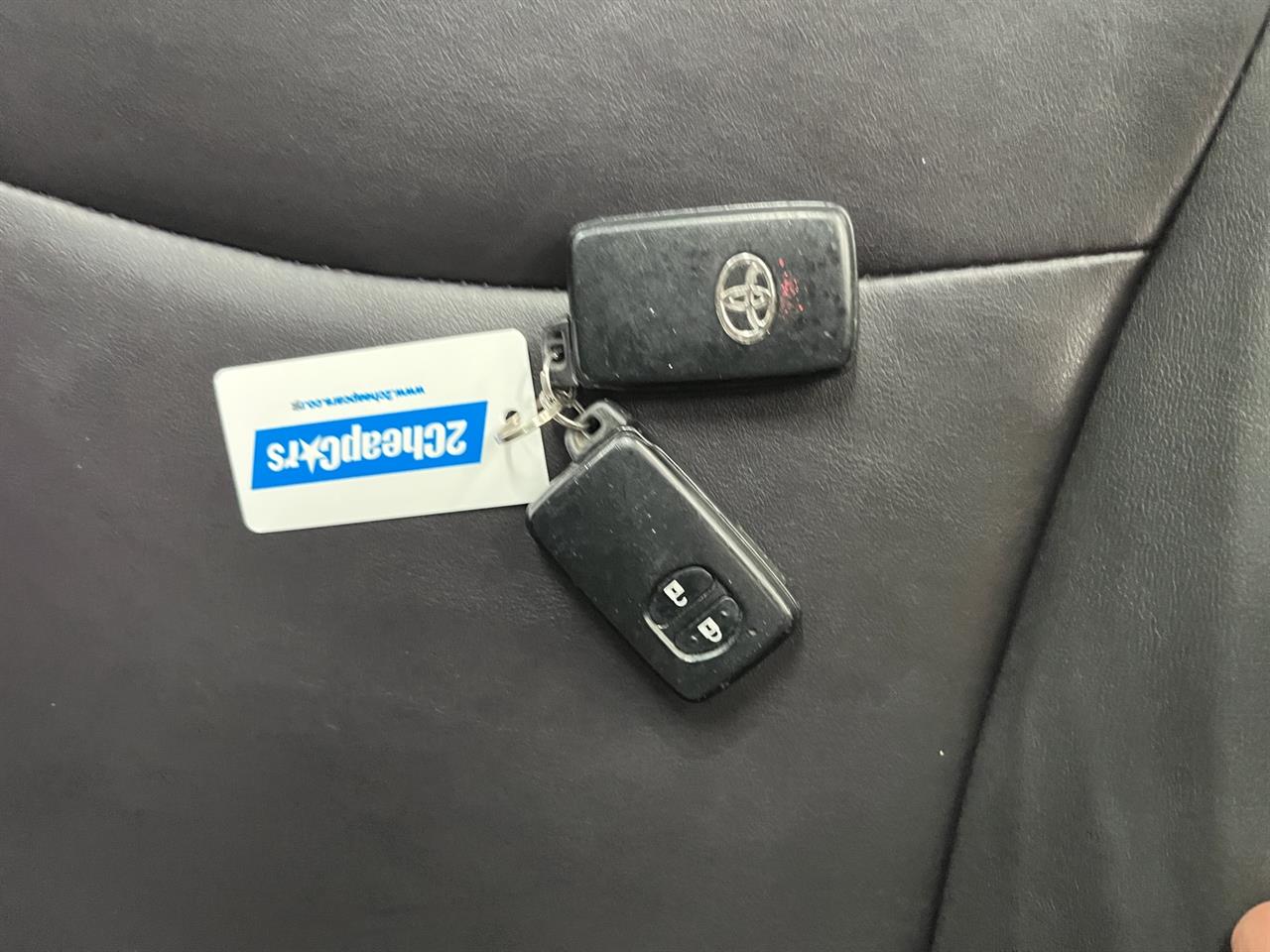 2013 Toyota Prius S Hatchback REVERSING CAMERA + AUTO LIGHTS + SMART KEY