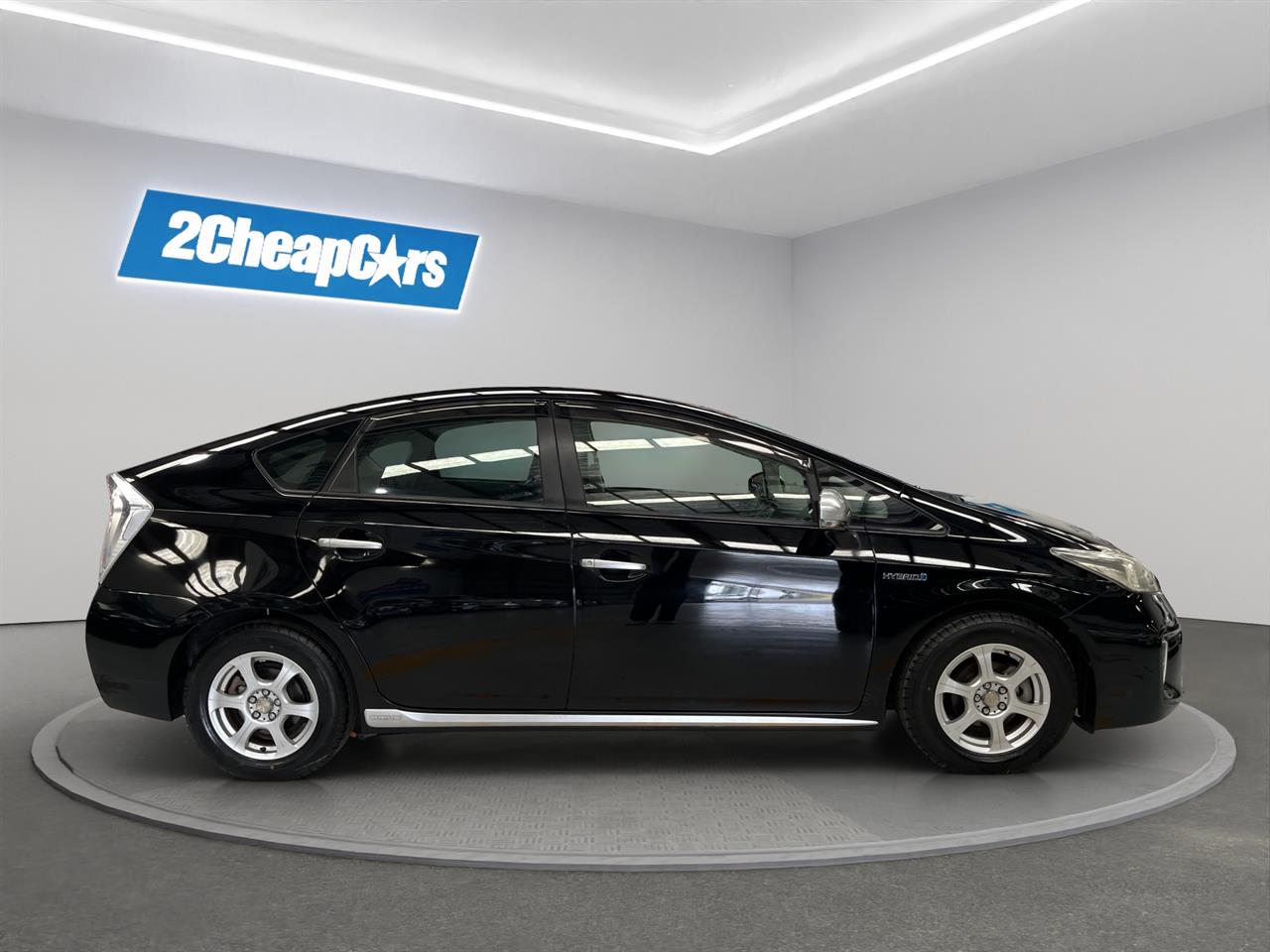 2013 Toyota Prius S Hatchback REVERSING CAMERA + AUTO LIGHTS + SMART KEY