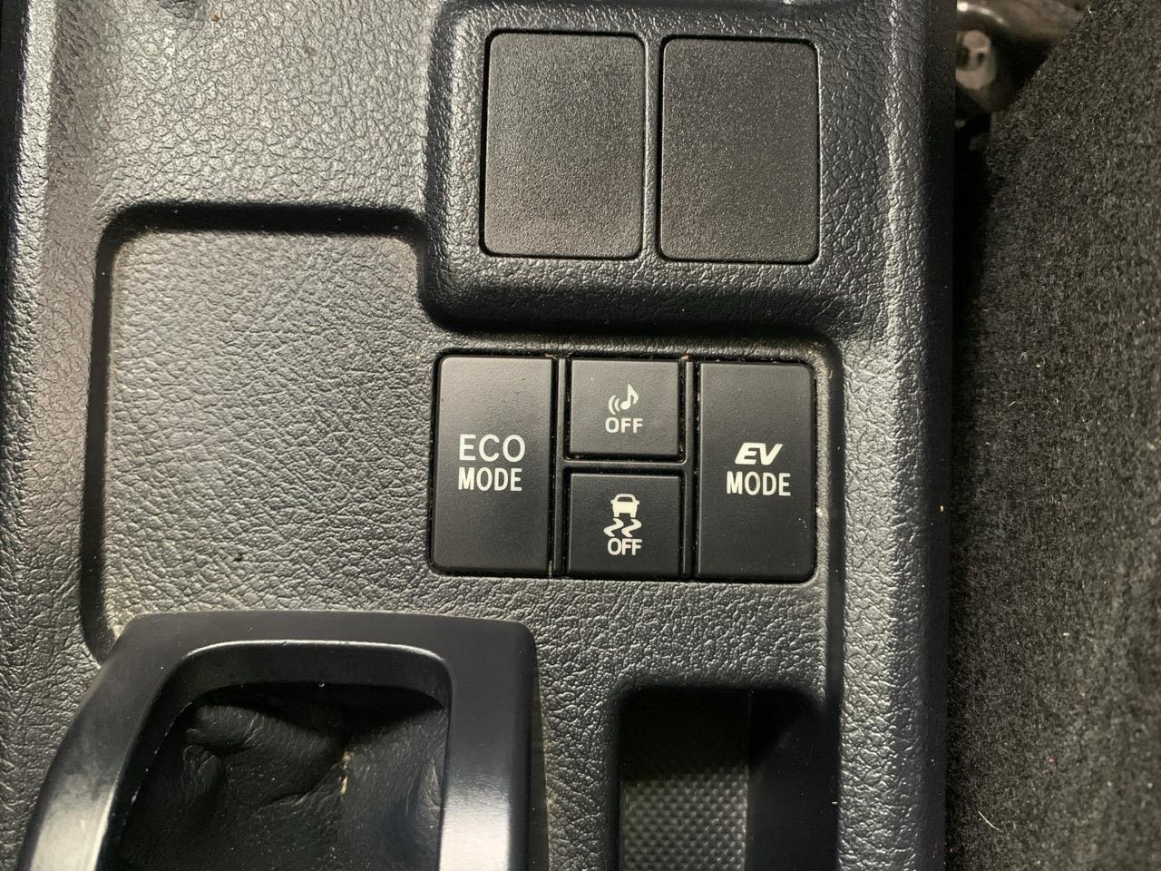 2016 Toyota Corolla Fielder Hybrid New Shape Station Wagon AUTO LIGHTS + MAG WHEELS