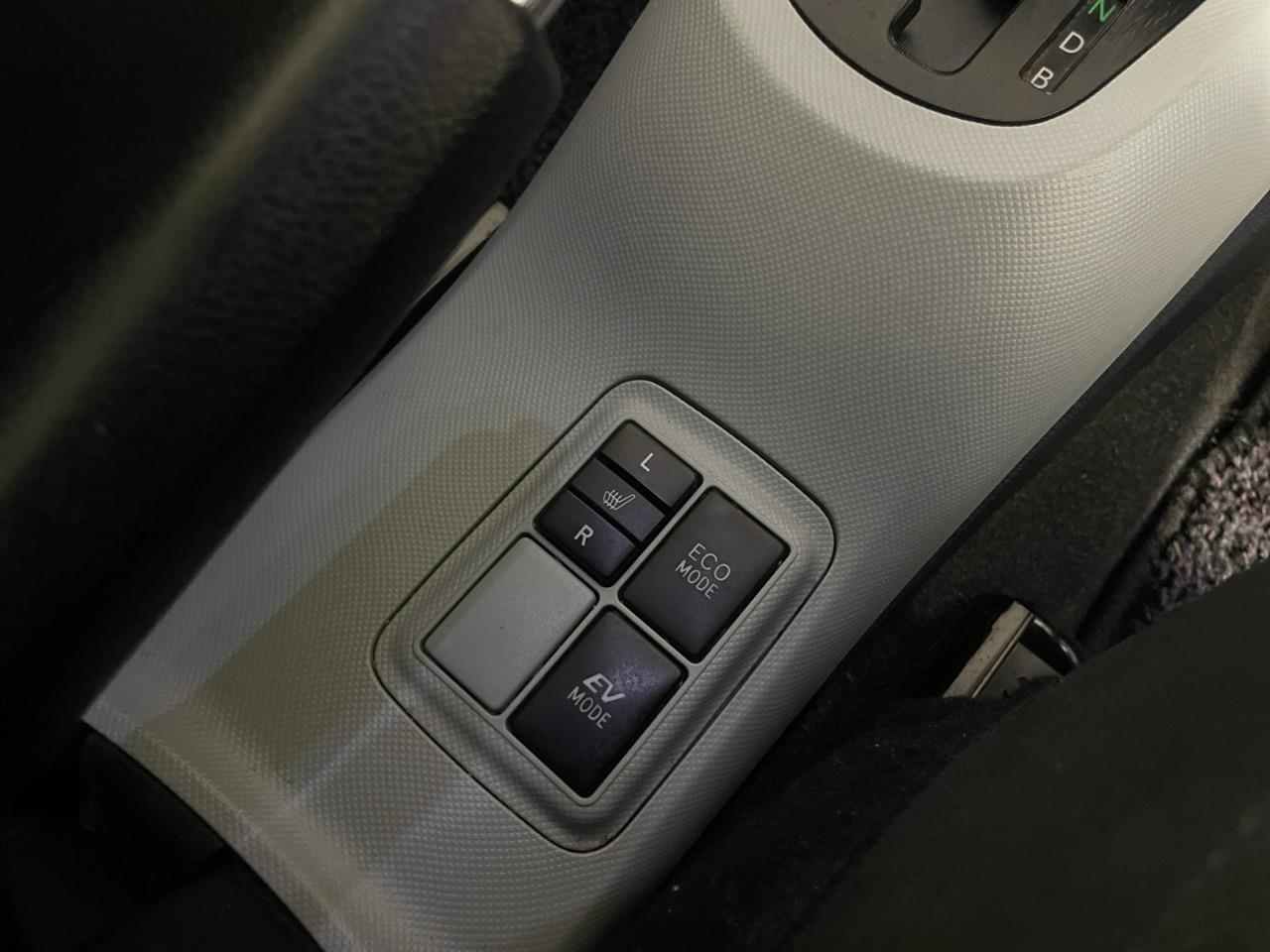 2014 Toyota Aqua S Hatchback REVERSING CAMERA + HEATED SEATS + AUTO LIGHTS