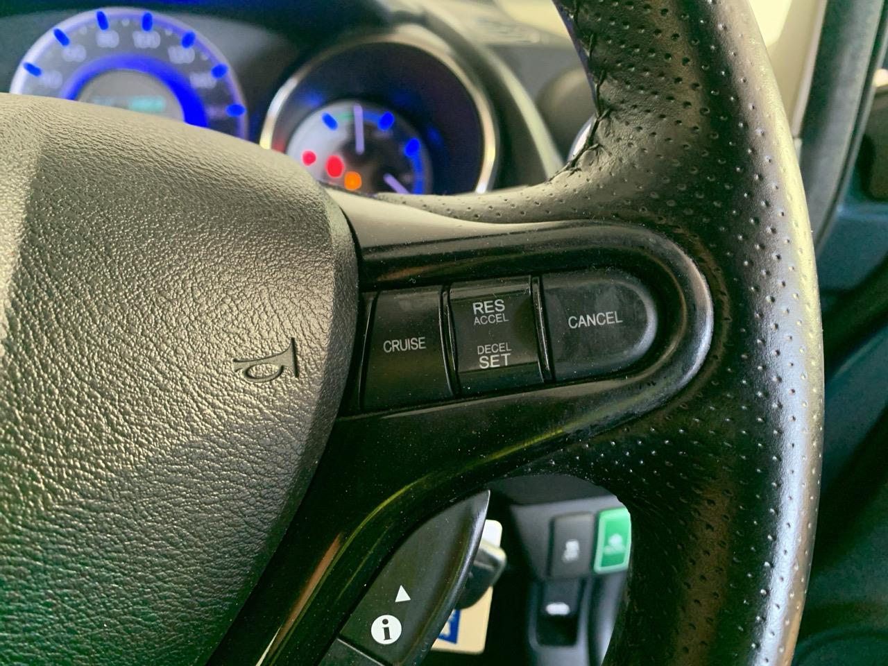 2012 Honda Fit Jazz Shuttle Hybrid Station Wagon CRUISE CONTROL + REVERSING CAMERA