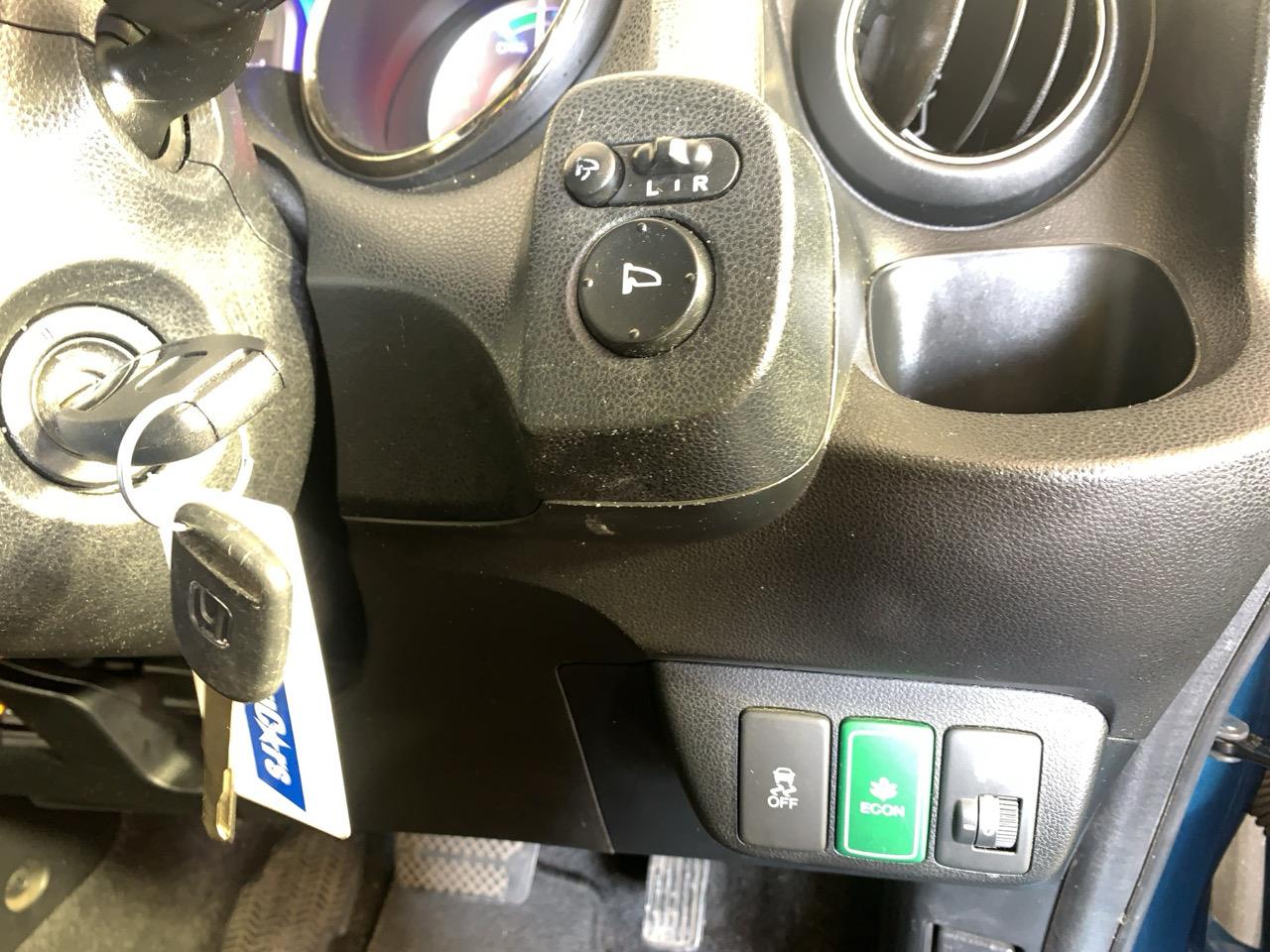 2012 Honda Fit Jazz Shuttle Hybrid Station Wagon CRUISE CONTROL + REVERSING CAMERA