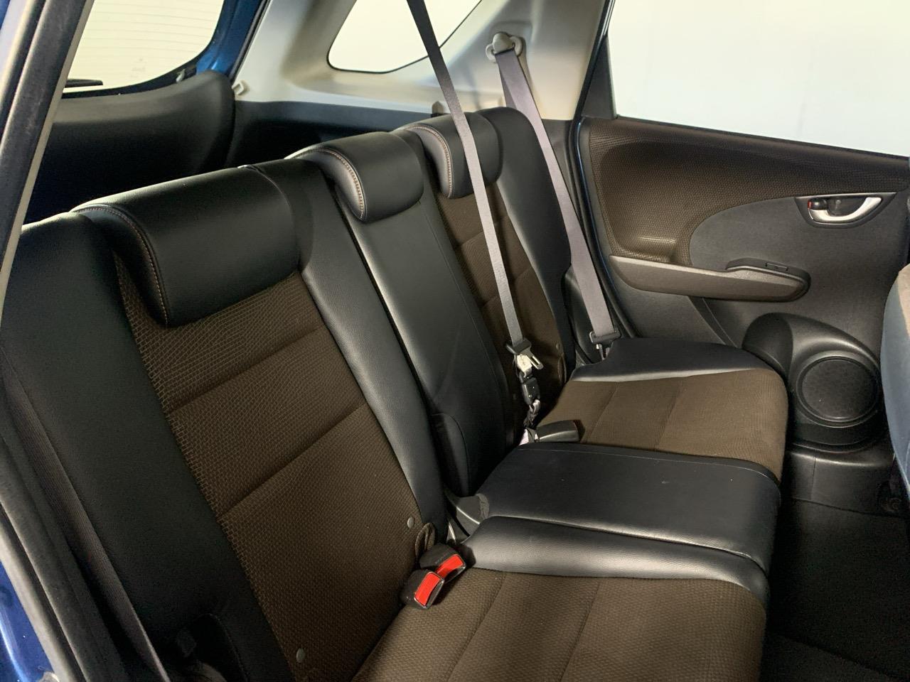 2012 Honda Fit Jazz Shuttle Hybrid Station Wagon CRUISE CONTROL + REVERSING CAMERA