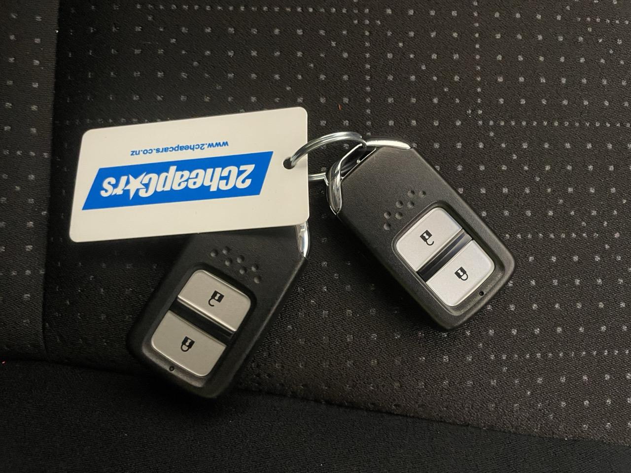 2015 Honda Fit Jazz Hybrid New Shape Hatchback LOW KMS + REVERSING CAMERA + AUTO LIGHTS