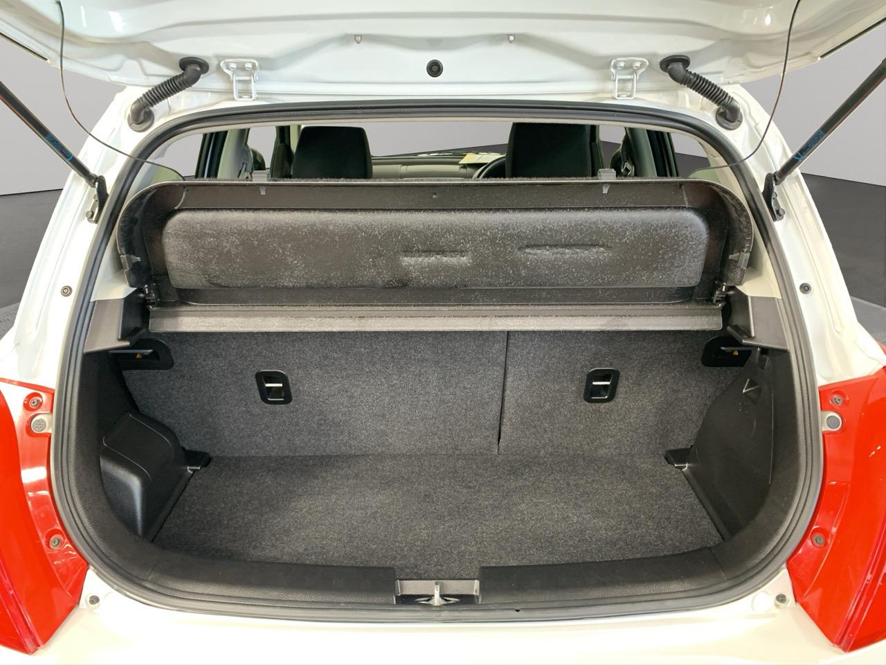 2015 Suzuki Swift XG- DJE Hatchback LOW KM + REVERSING CAMERA + PUSH BUTTON START