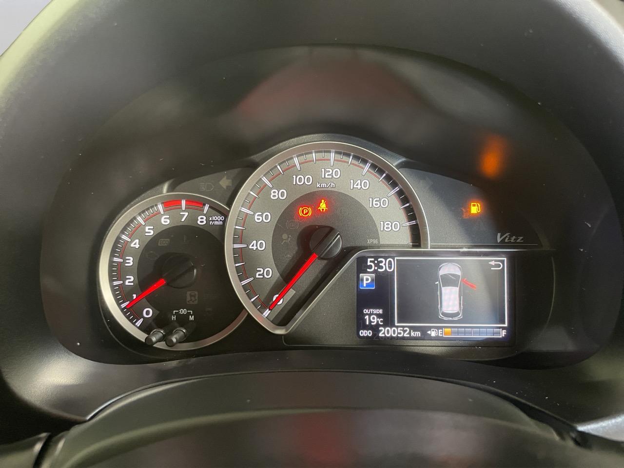 2015 Toyota Vitz Yaris F Hatchback LOW KMS + REVERSING CAMERA + HEATED SEAT