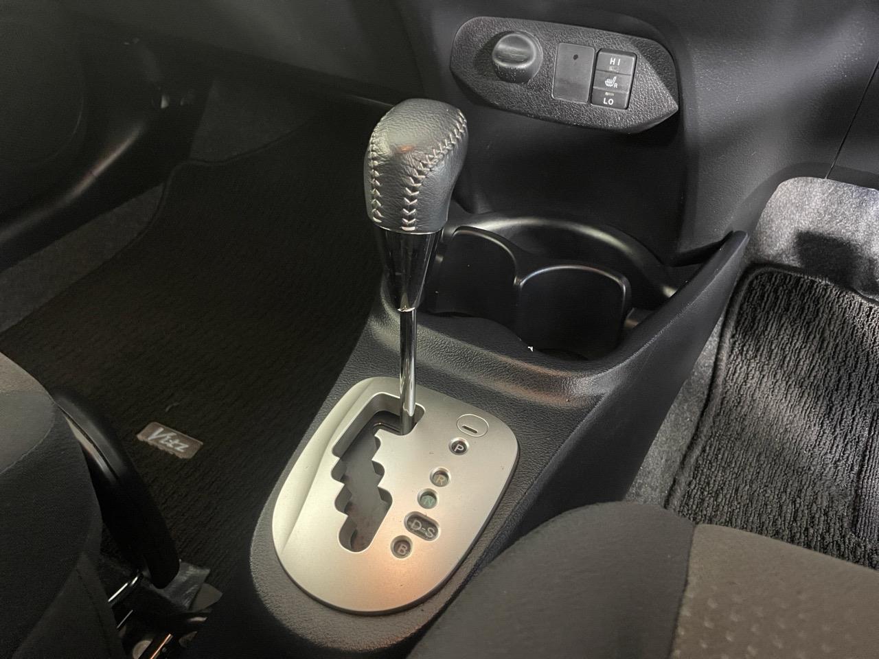 2015 Toyota Vitz Yaris F Hatchback LOW KMS + REVERSING CAMERA + HEATED SEAT