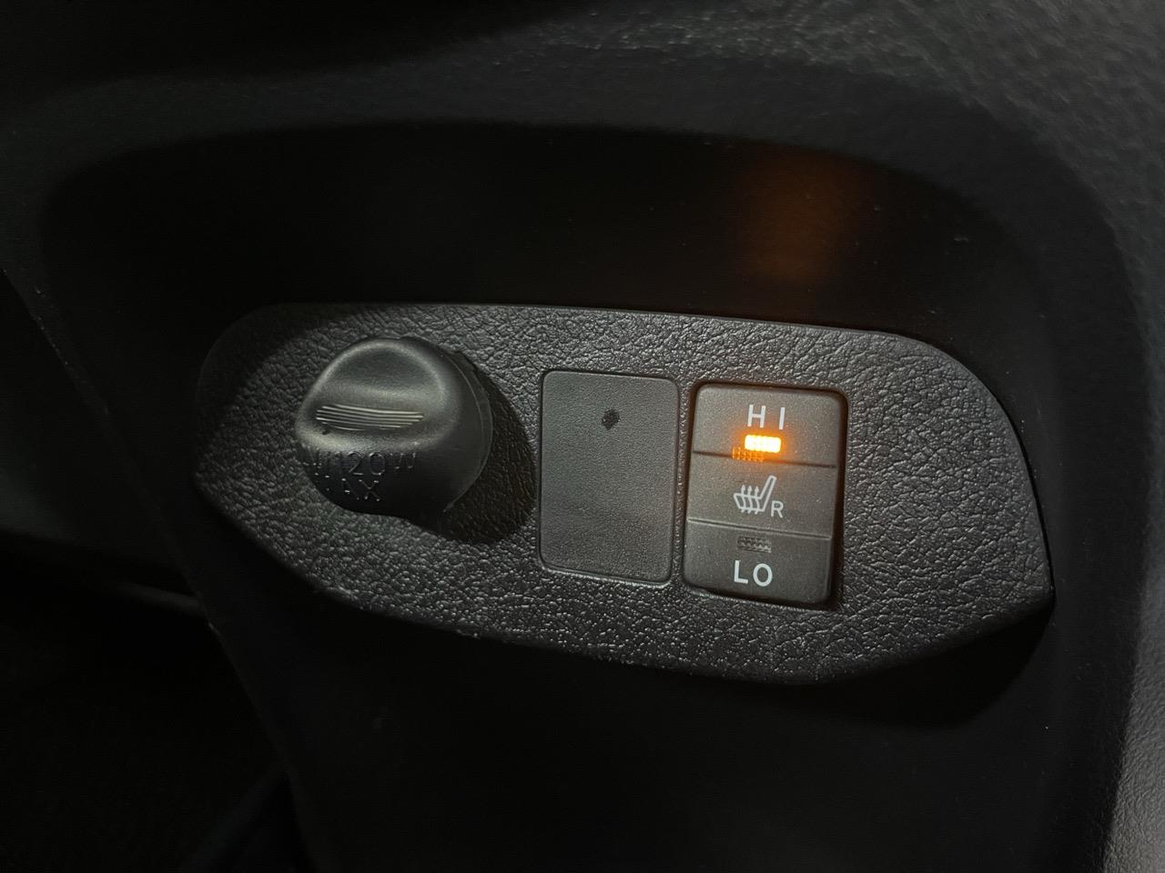 2015 Toyota Vitz Yaris F Hatchback LOW KMS + REVERSING CAMERA + HEATED SEAT