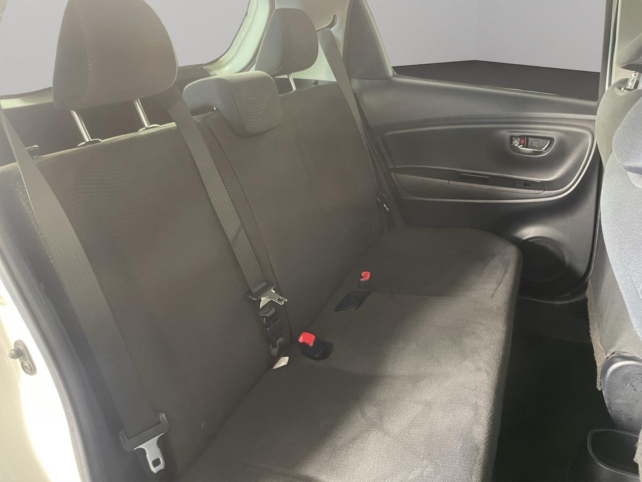 2015 Toyota Vitz Yaris F Hatchback LOW KMS + REVERSING CAMERA + HEATED SEAT