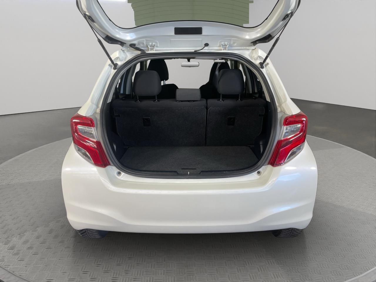 2015 Toyota Vitz Yaris F Hatchback LOW KMS + REVERSING CAMERA + HEATED SEAT