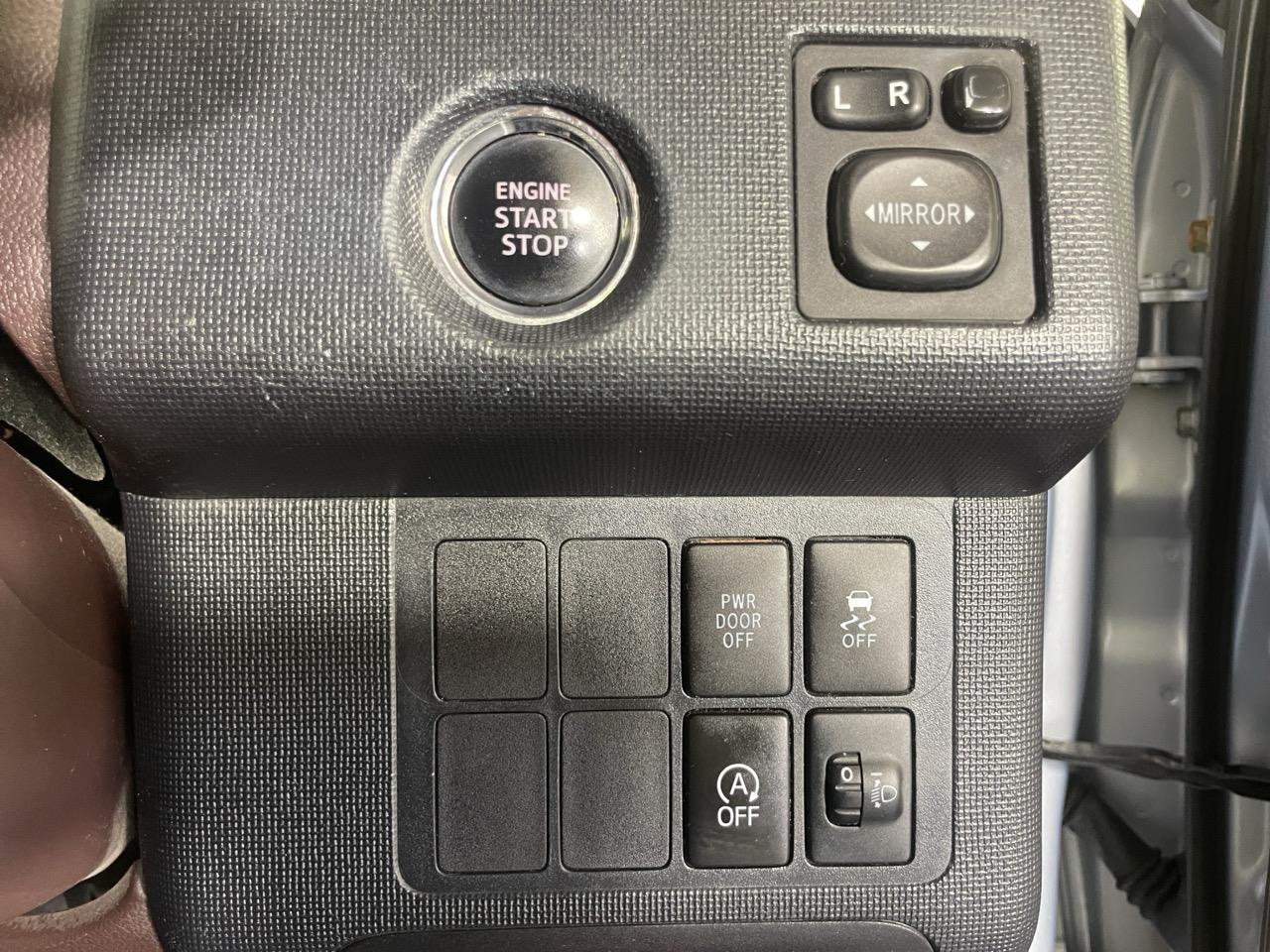 2015 Toyota SPADE X Hatchback LOW KMS + REVERSING CAMERA + PUSH BUTTON START