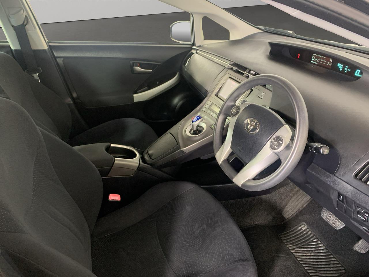 2012 Toyota Prius S Hatchback REVERSING CAMERA + PUSH BUTTON START + AUTO LIGHTS