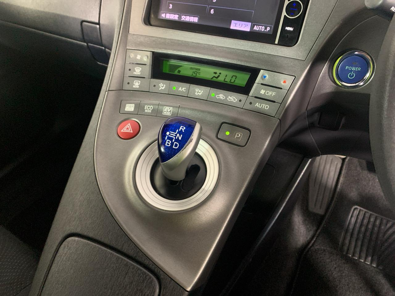 2012 Toyota Prius S Hatchback REVERSING CAMERA + PUSH BUTTON START + AUTO LIGHTS