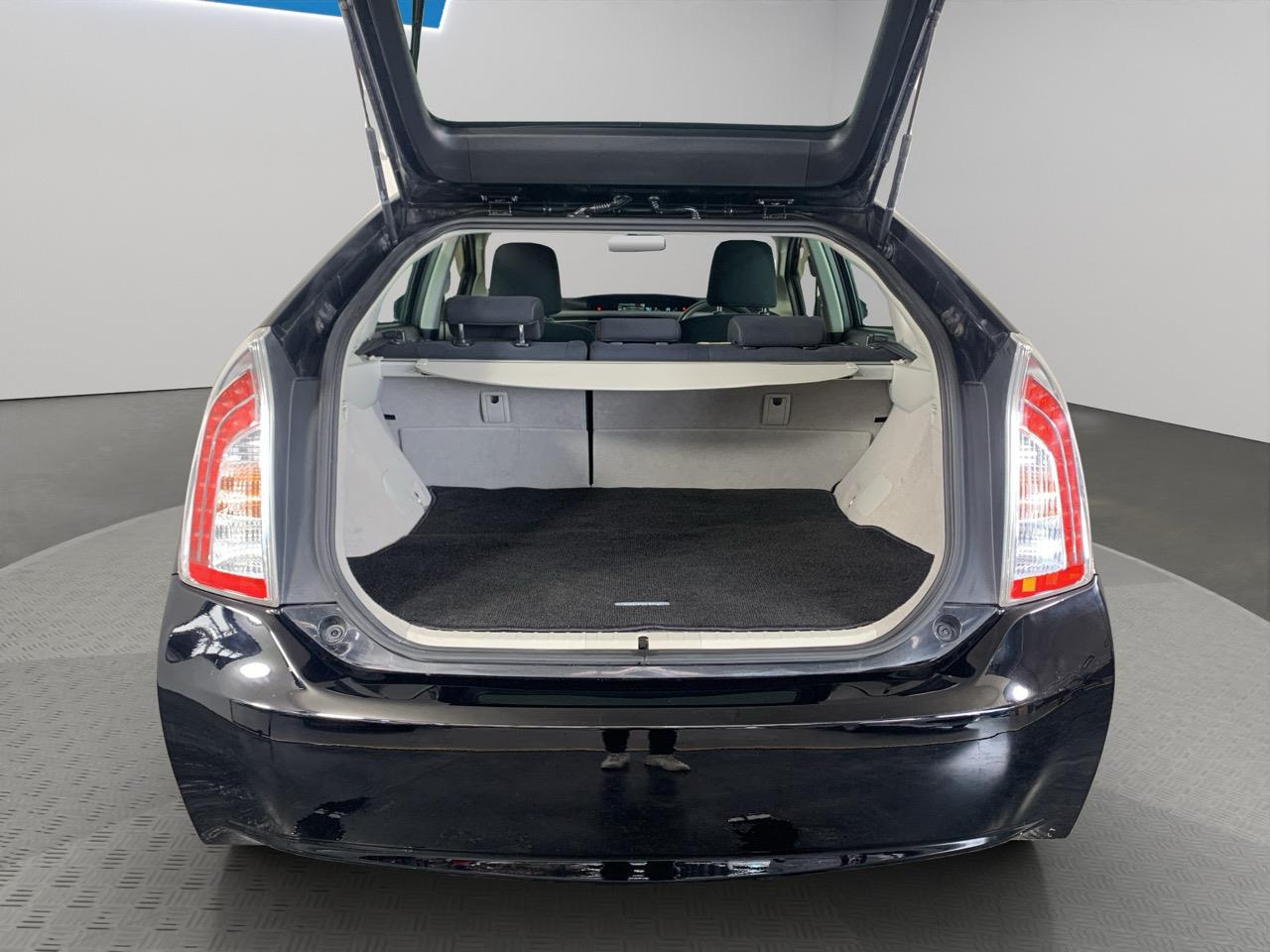 2012 Toyota Prius S Hatchback REVERSING CAMERA + PUSH BUTTON START + AUTO LIGHTS