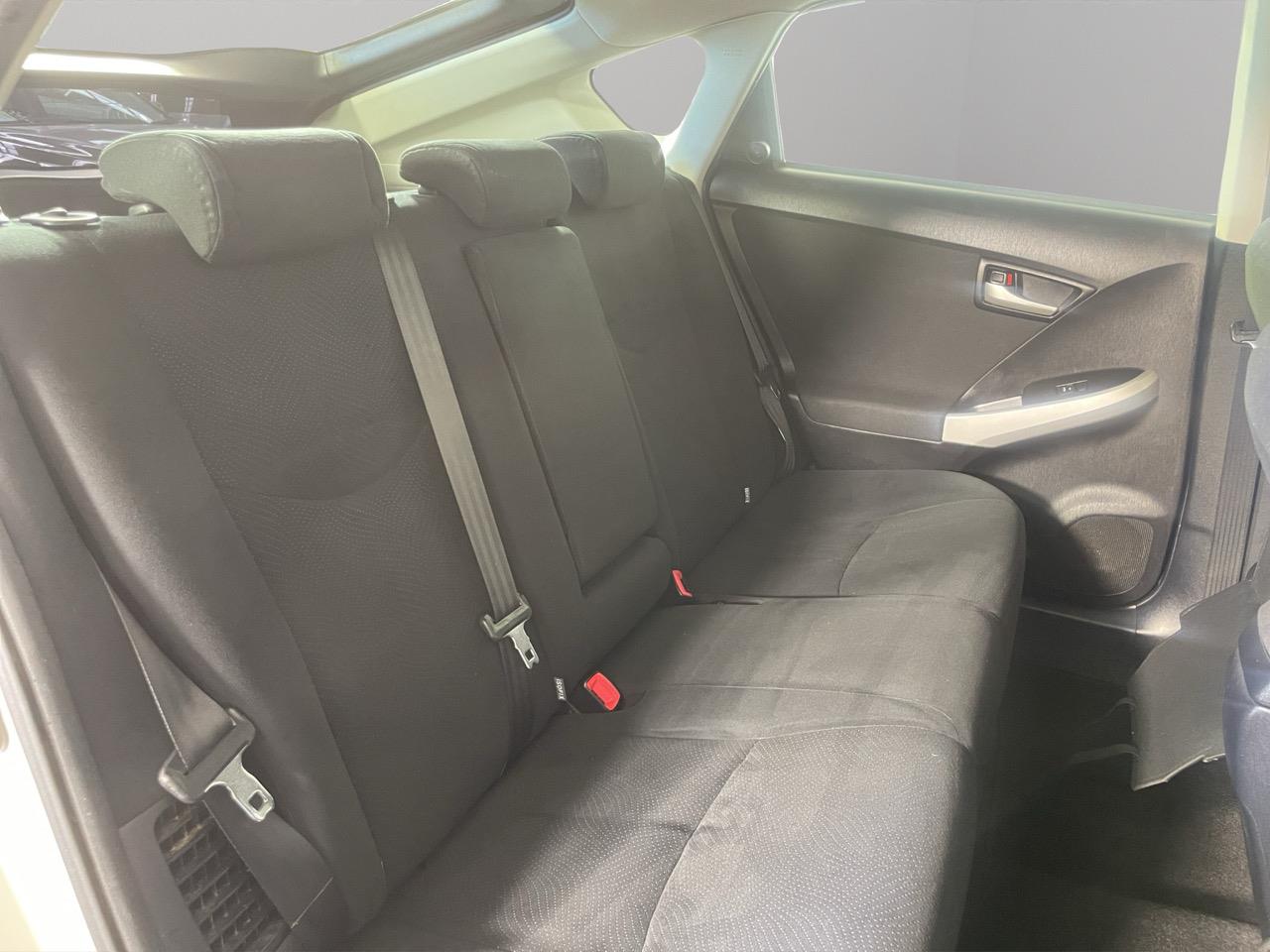 2012 Toyota Prius S touring selection Station Wagon REVERSING CAMERA + AUTO LIGHTS + PUSH BUTTON START