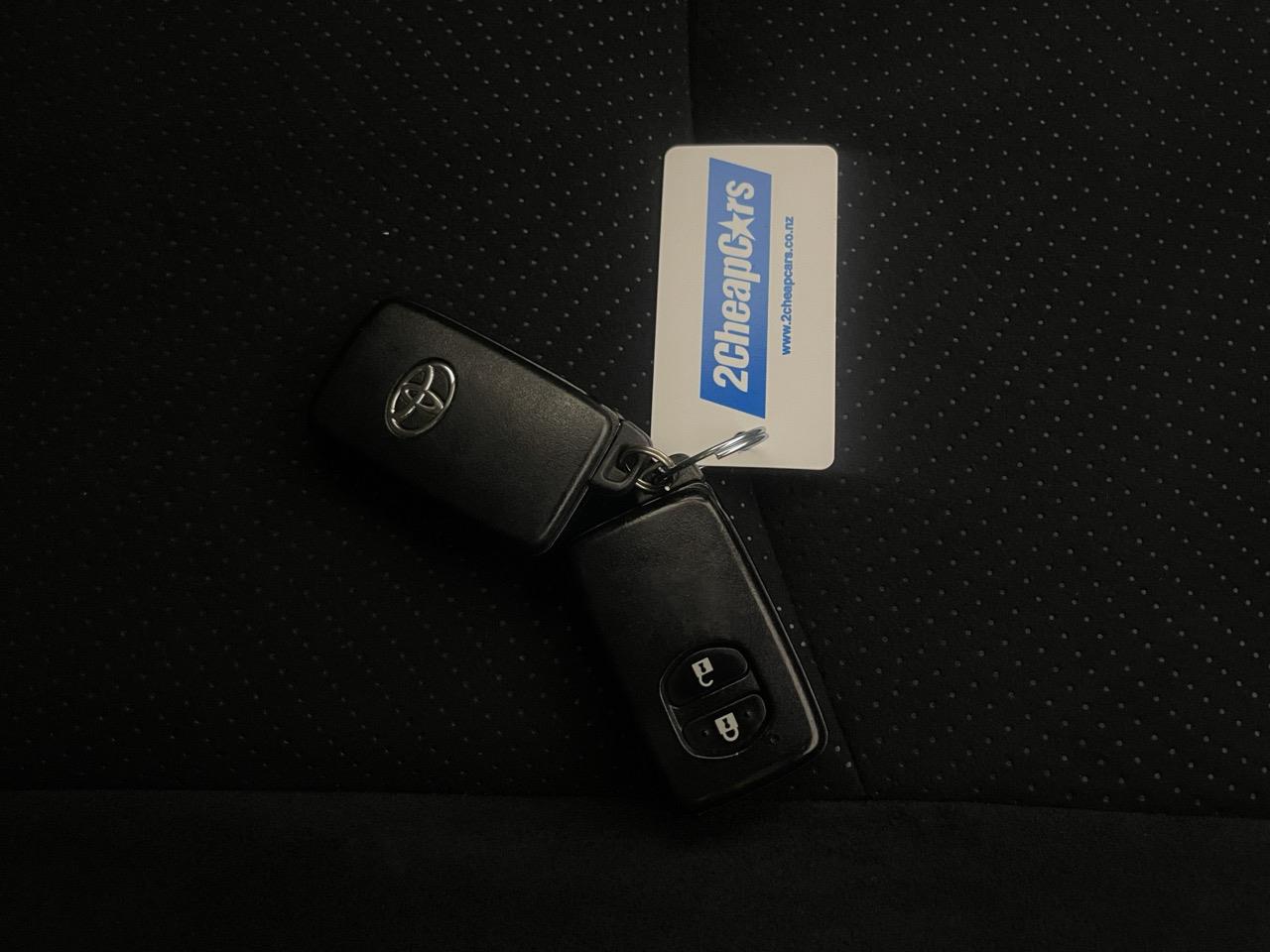 2012 Toyota Prius S touring selection Station Wagon REVERSING CAMERA + AUTO LIGHTS + PUSH BUTTON START