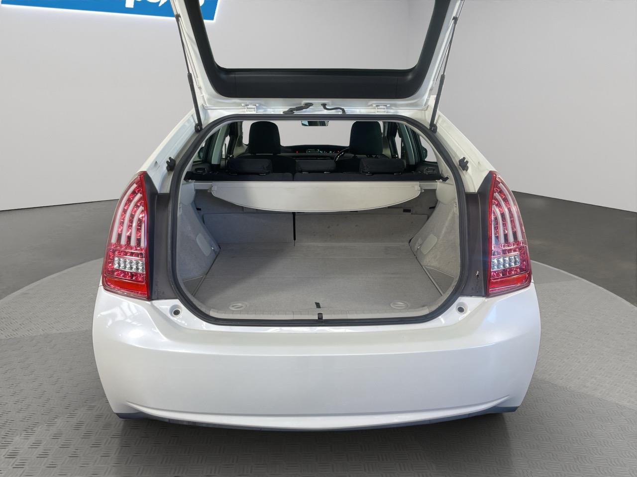 2012 Toyota Prius S touring selection Station Wagon REVERSING CAMERA + AUTO LIGHTS + PUSH BUTTON START