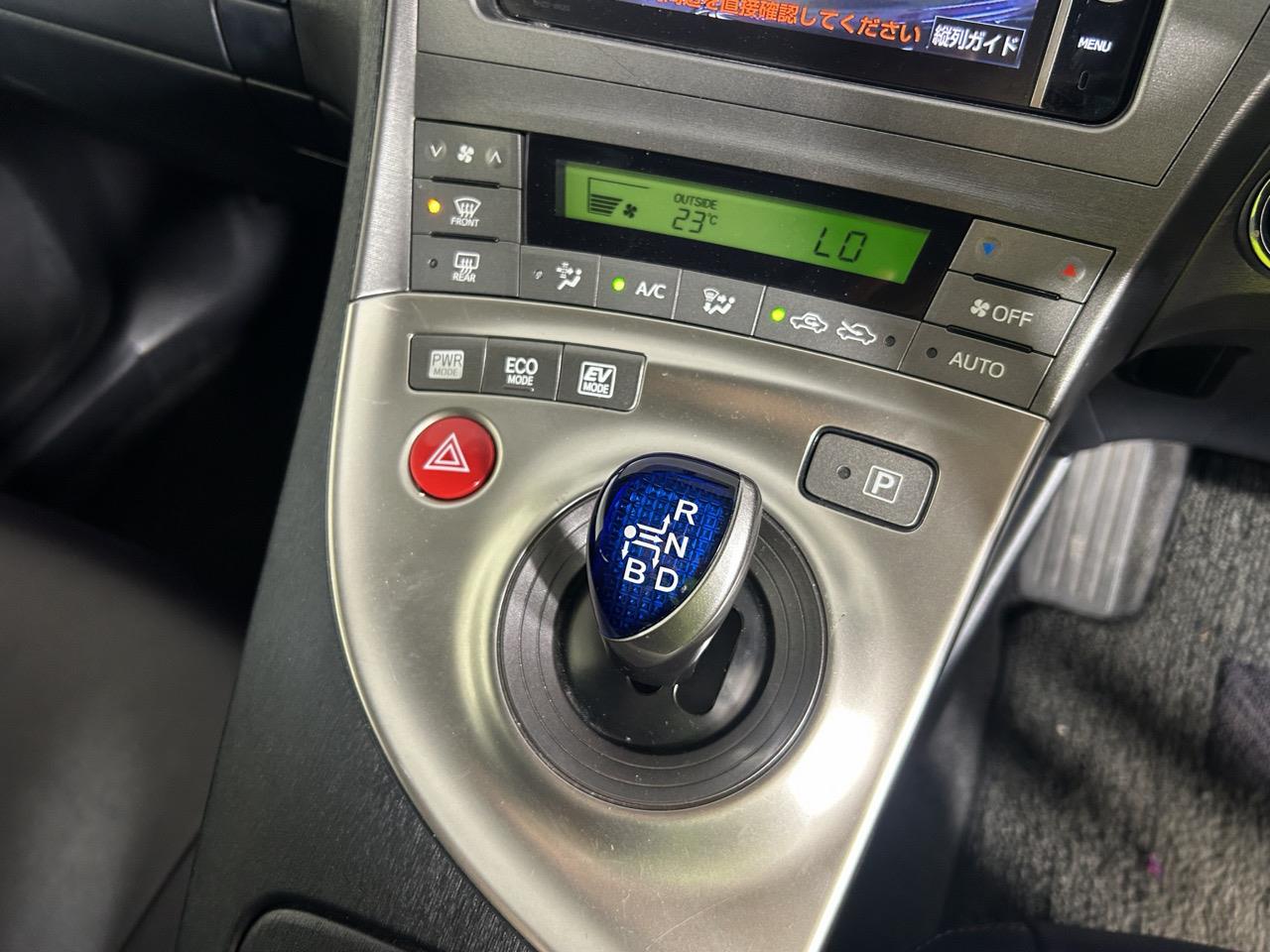 2013 Toyota Prius S Hatchback REVERSING CAMERA + SMART KEY + AUTO LIGHTS