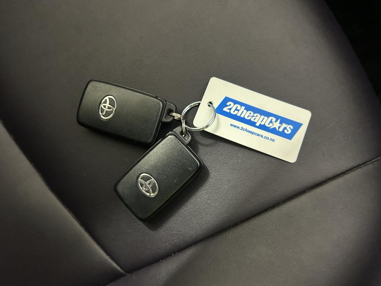 2013 Toyota Prius S Hatchback REVERSING CAMERA + SMART KEY + AUTO LIGHTS