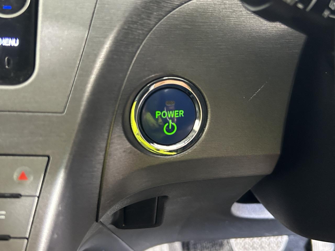 2013 Toyota Prius S Hatchback REVERSING CAMERA + SMART KEY + AUTO LIGHTS