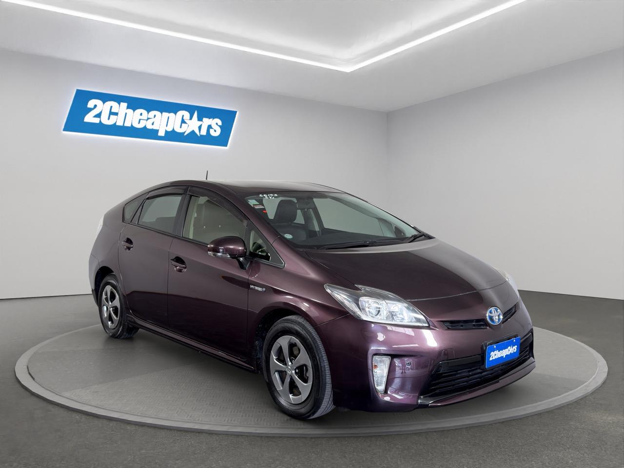 2013 Toyota Prius S Hatchback REVERSING CAMERA + SMART KEY + AUTO LIGHTS