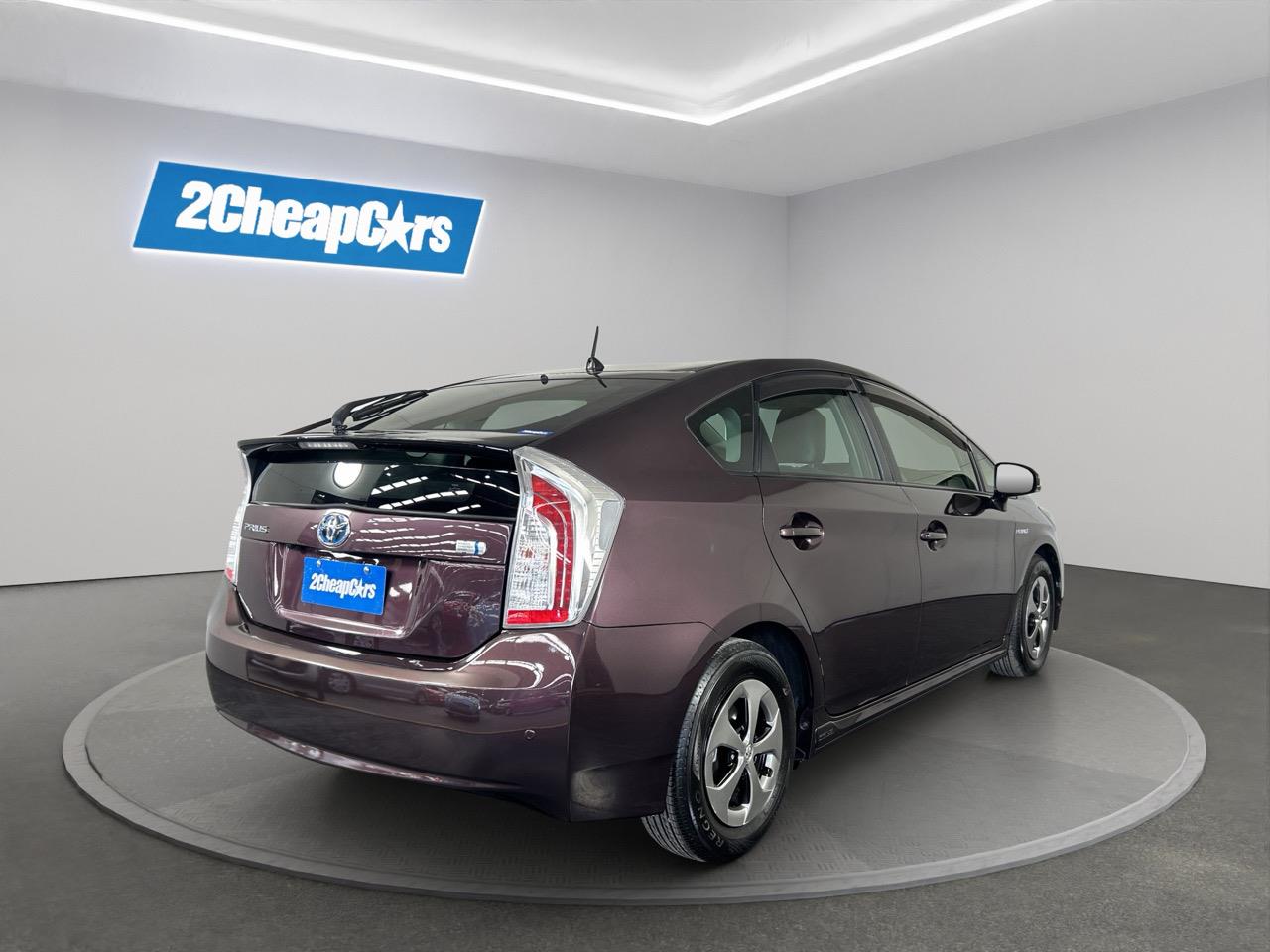 2013 Toyota Prius S Hatchback REVERSING CAMERA + SMART KEY + AUTO LIGHTS