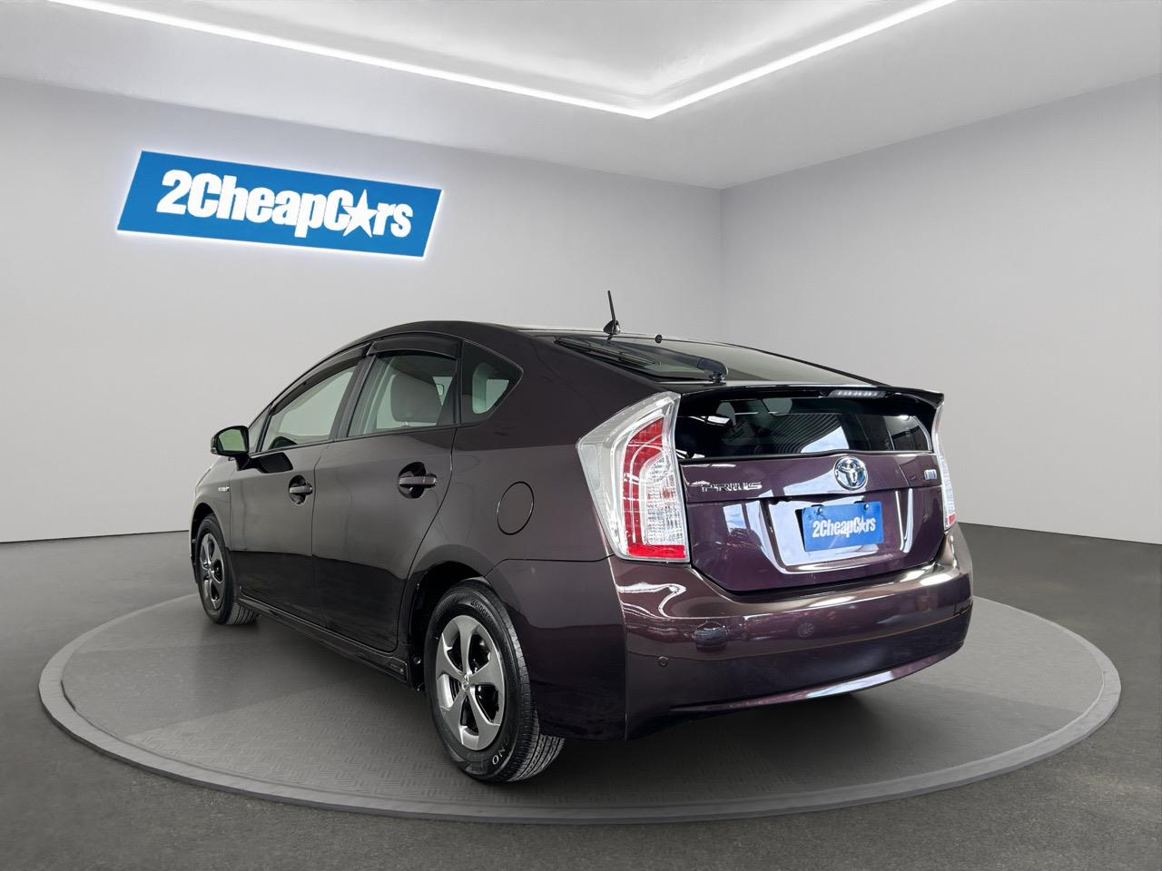 2013 Toyota Prius S Hatchback REVERSING CAMERA + SMART KEY + AUTO LIGHTS