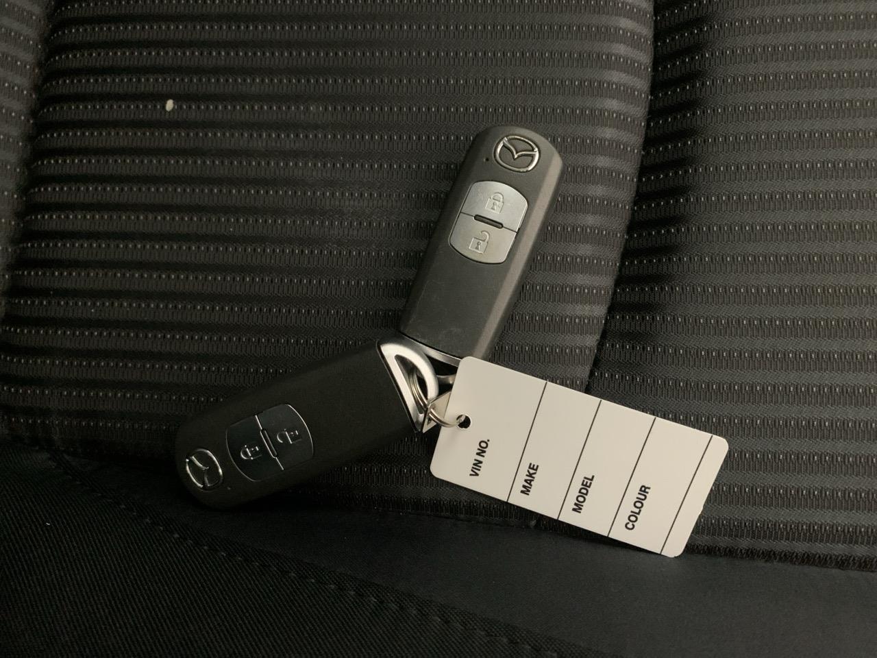 2014 Mazda Axela 3 Late Shape 1.5 Hatchback REVERSING CAMERA + PUSH BUTTON START + AUTO LIGHTS