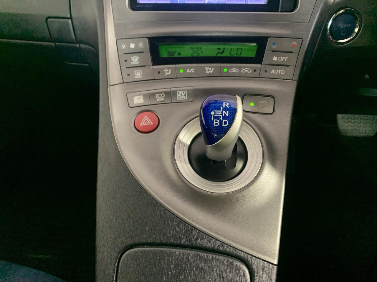 2012 Toyota Prius S Hatchback REVERSING CAMERA + PUSH BUTTON START + AUTO LIGHTS